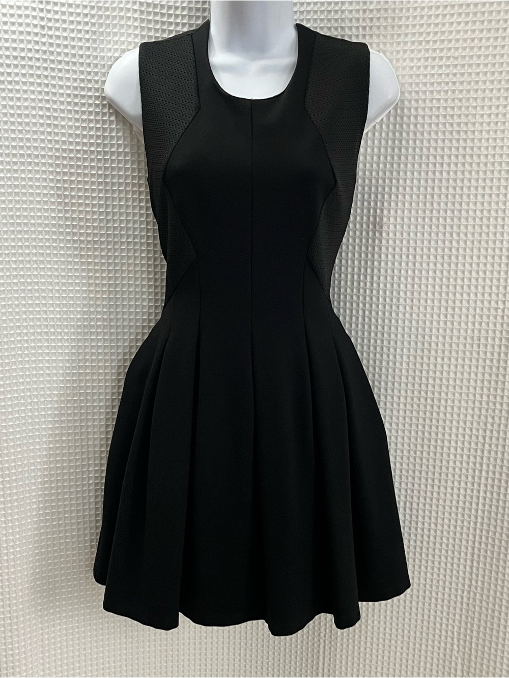 Vertigo Paris Black Sleeveless Fit-and-Flare Mini Dress size small